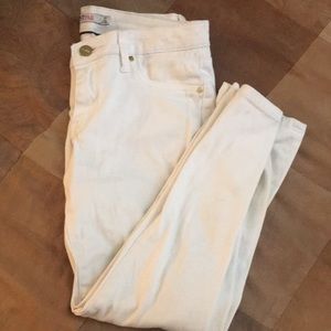 JustFab white capris, size 26